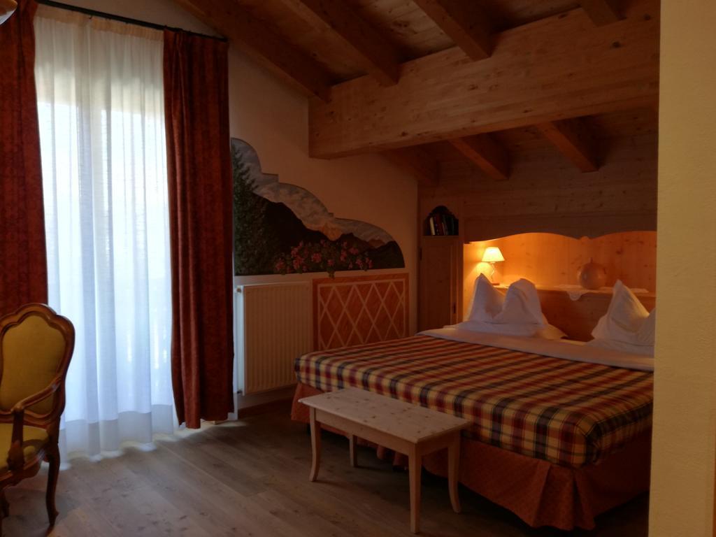 Hotel Ca' Del Bosco เซลวา ดิ กาโดเร ภายนอก รูปภาพ